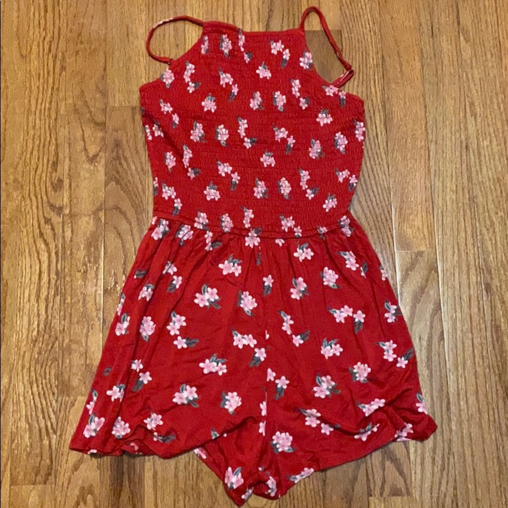 RED FLORAL ROMPER- LIKE NEW✨